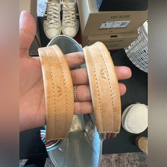 Authentic Consuela Classic Tote - Picture 5 of 16